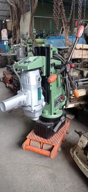 Máy khoan từ Hitachi côn 2