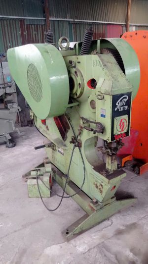 Máy  đột 5 chức năng SHARP 505