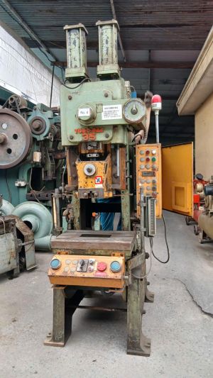 Máy dập AMADA 35T