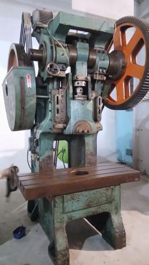 Đột cơ 80T 2 cầu